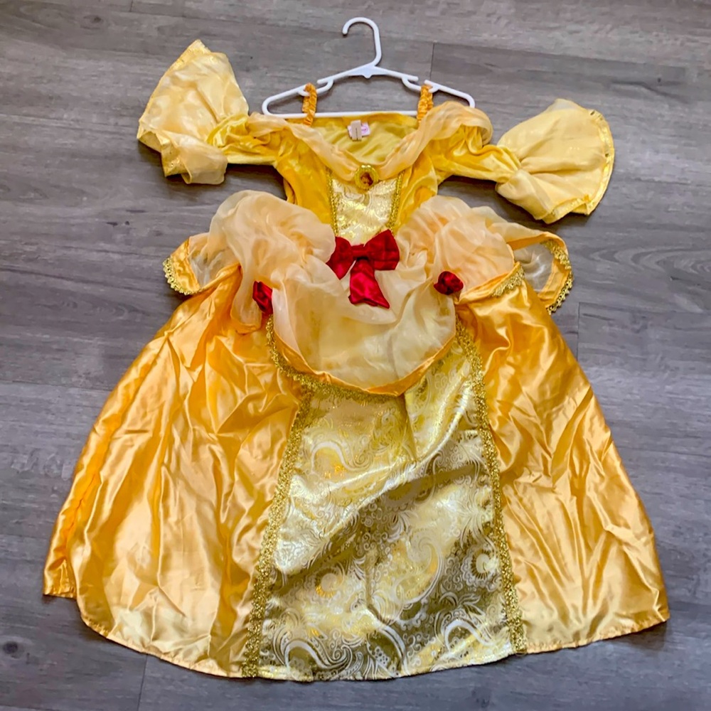 Beautiful Beauty and the Beast Belle Halloween costume very good condition sz 6